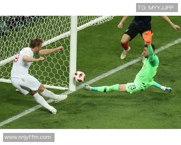 足球明星射门技巧大比拼模仿挑战赛引爆全场激情与欢乐 足球明星射门技巧大比拼模仿挑战赛引爆全场激情与欢乐